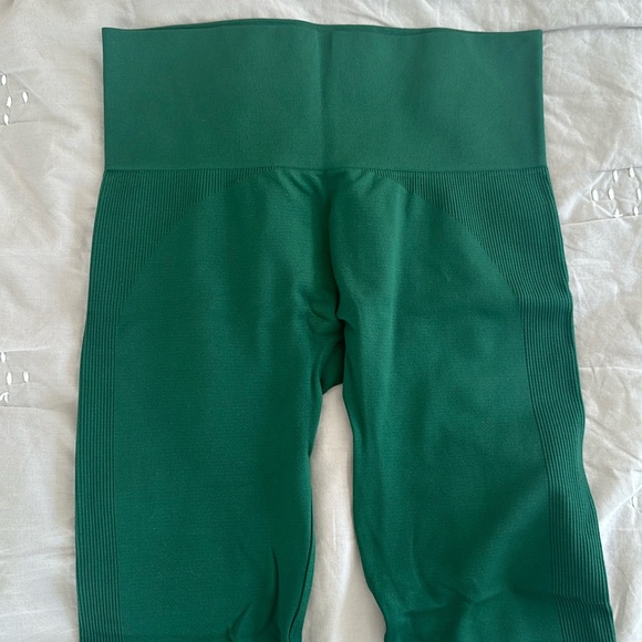 Set Active x Revolve Leggings with Ribbed Sides - Picture 2 of 4